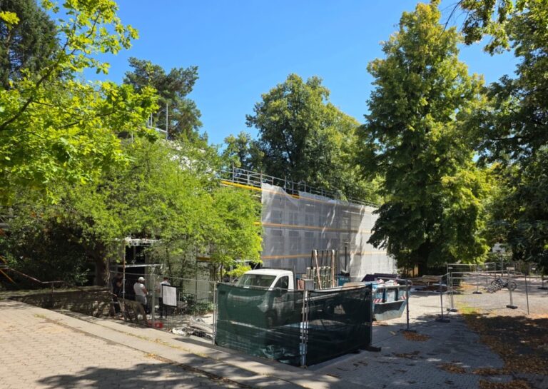 Während die Schule in den Sommerferien etwas ruhiger war, schritten die Bau- und Renovierungsarbeiten weiter voran.